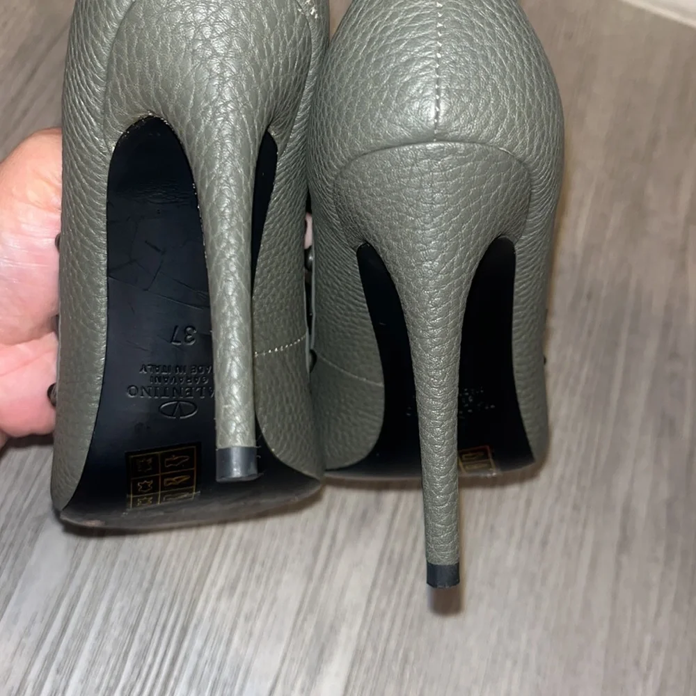 Like new Valentino Garavani heels